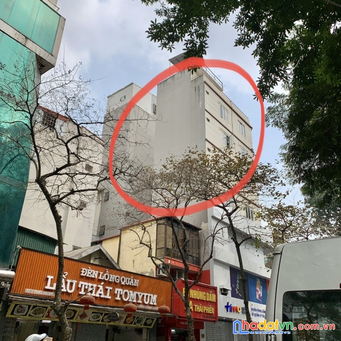 Chính chủ cho thuê vị trí đặt biển quảng cáo đẹp ngoài trời ở ngã ba gần vincom bà triệu
