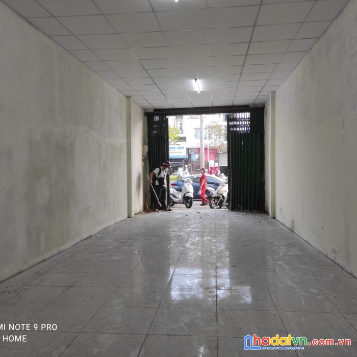 Nhà biệt thự sân vườn cho thuê tầng trệt 
tại  số 10 đường số 10 kdc t30 phạm hùng, ấp 5a xã bình