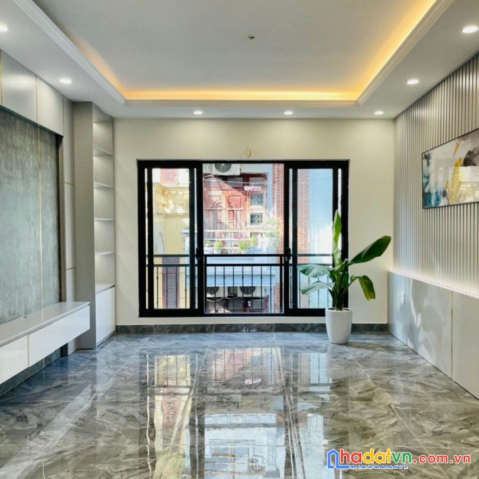 Nhà đẹp ở ngay oto ra vào thoải mai, thang máy , ngõ thong tứ tung, ở hoặc làm văn phòng hết ý .