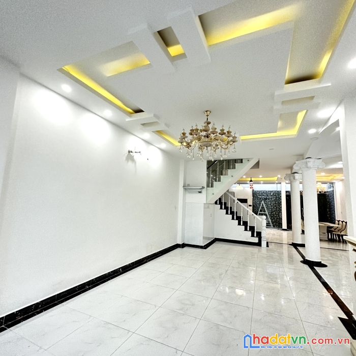 Cần bán gấp biệt thự mặt tiền đường số 10, kdc phong phú 5, giá 16,5 tỷ, sổ hồng, lh 0902277579