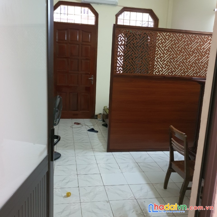 Cho thuê nhà nguyên căn phố 800a, cầu giấy 45m, 4 tầng. giá:16 tỷ