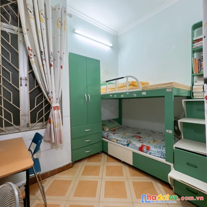 Bán nhà trần hữu tước 40m phân lô ô tô vào nhà gần hồ giá mềm