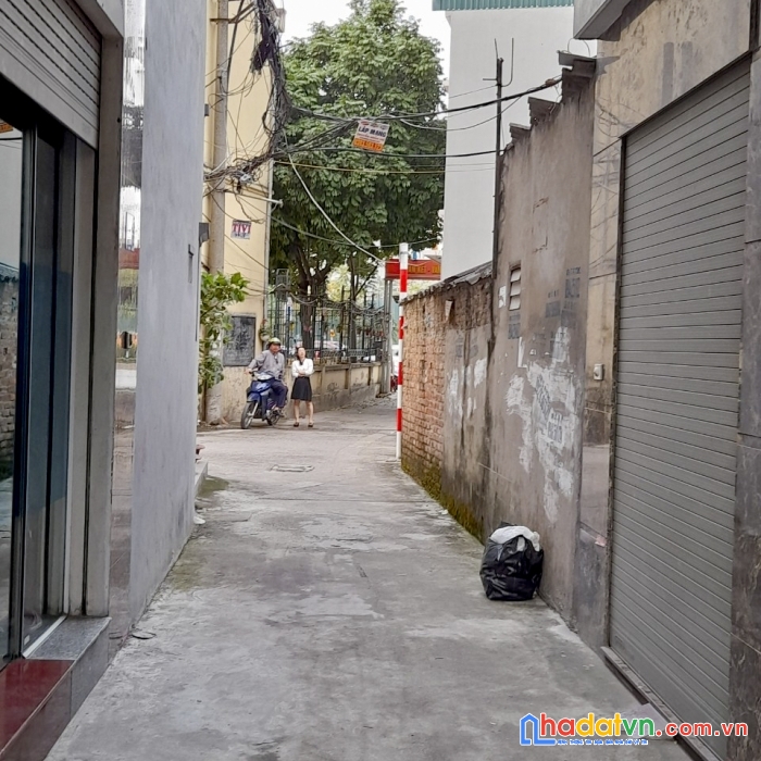 Chính chủ bán mảnh đất thạch bàn - long biên, rất gần phố, dt: 50m2, mt: 5m, giá 2.55 tỷ