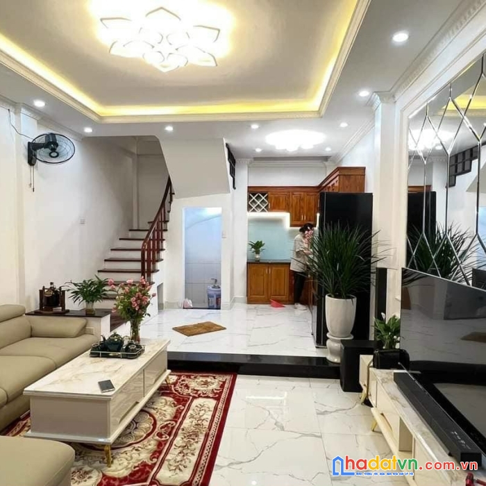 Bán nhà 5 tầng phố bát khối, long biên, full nội thất, 2.7 tỷ, ô tô đỗ cửa