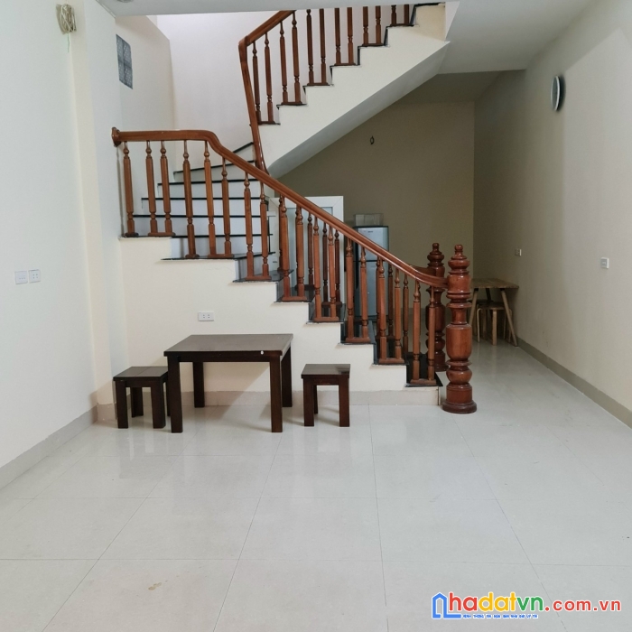 Bán đất tặng nhà 2 tầng, đình thôn, 50m, mt 4.3m chỉ 5 tỷ, ô tô lùi đỗ cửa.