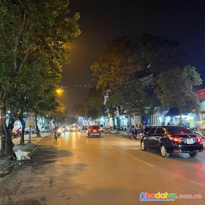 Nhà mặt phố ngọc lâm 240m lô góc view hồ vỉa hè rộng siêu kinh doanh giá nhà ngõ
