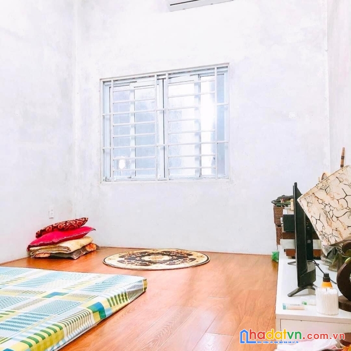 Bán gấp mảnh đất hồ ba mẫu đống đa hai mặt ngõ, 30m ra oto, 110m chỉ 7.7 tỷ