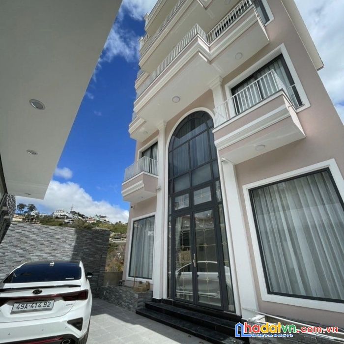 Cần bán khách sạn đẹp view đỉnh mới xây đường khe sanh, đà lạt