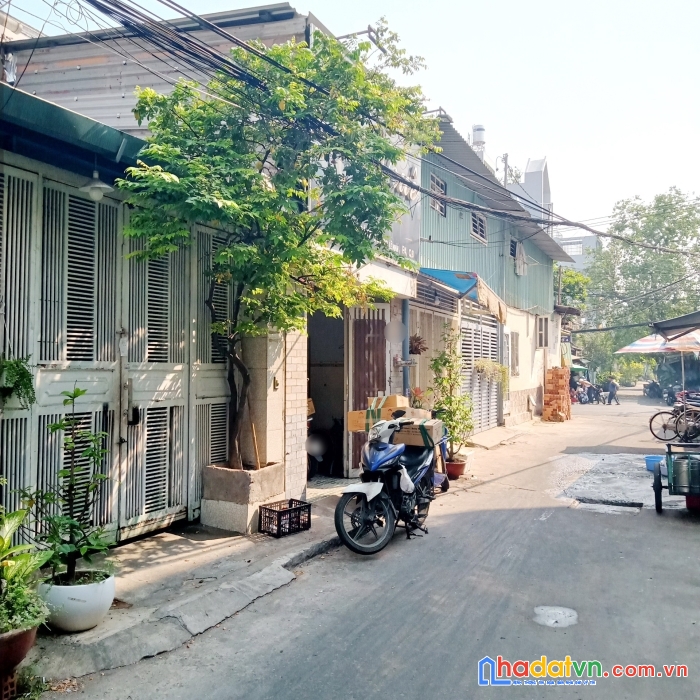 Nhà thuê nguyên căn mt đường số  p4q8 10 triệu / tháng