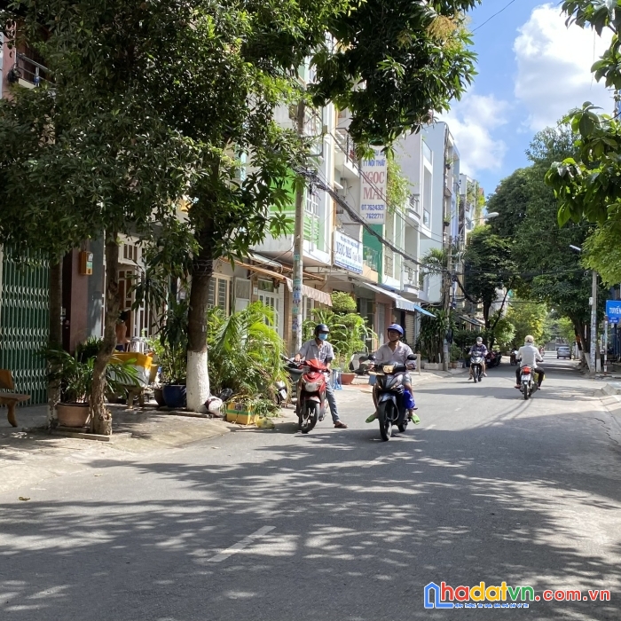 Bán nhà 4 tầng  mt kdc tên lửa gần nhà thờ phaolo