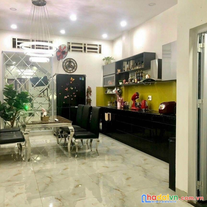 Bán gấp nhà đẹp phú hữu q.9 - đường 5m - xe hơi ngủ nhà - 3 tầng - 65m2 - 5.6 tỷ - tặng nội thất