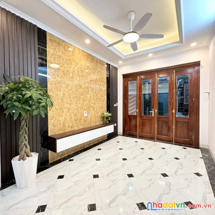 Nhà giáp bát 38m2 x5t,mới,đẹp,ở luôn,ngõ đẹp,rộng,thoáng,mt 4m,giá 3,35 tỷ sđcc