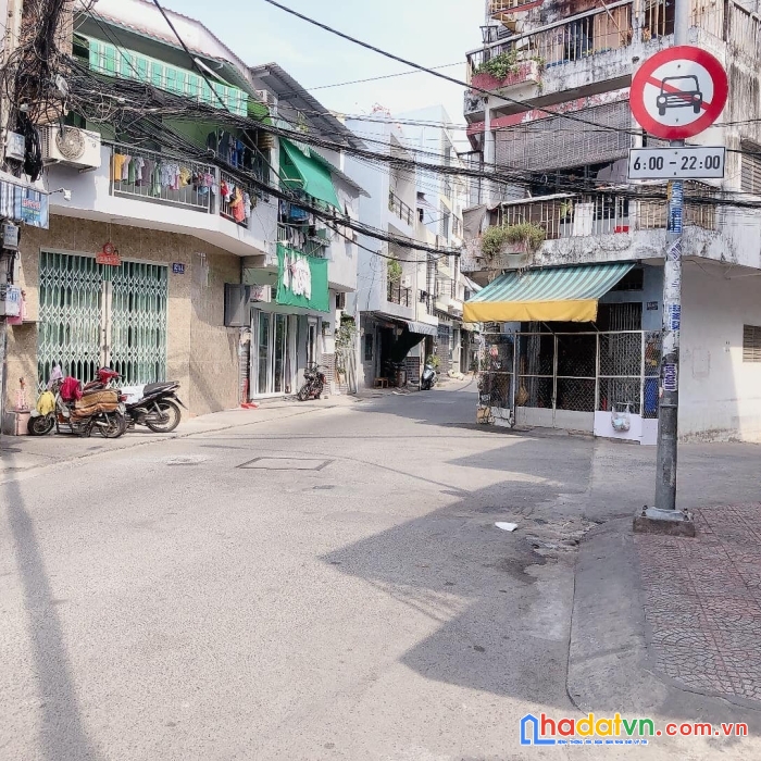 Bán nhà hẻm 152 lạc long quân - p.3 - q11 - dt 4.2 x 11m - nhỉnh 4 tỷ.