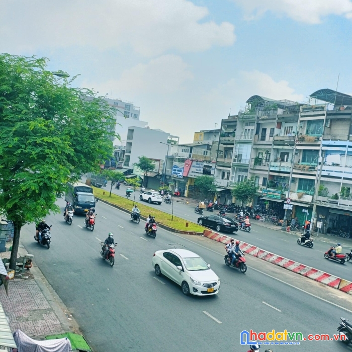 Bán nhà mặt tiền bà hom  - kinh dương vương, co.op mart phú lâm, dt:4.5x24m, 3 tầng, hạ 15.9 tỷ