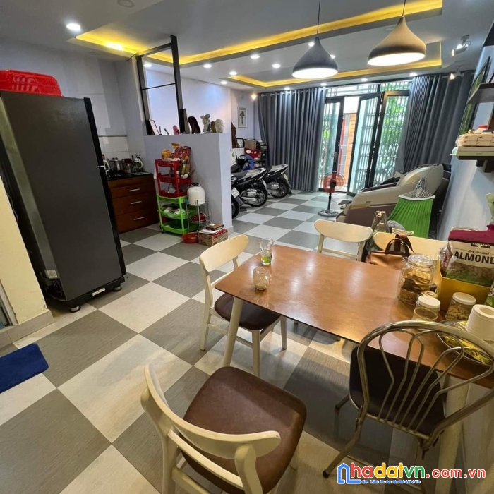 Nhà đẹp ở ngay - đúc chắc chắn - ngay chợ an nhơn - 50m2 - 5 tỷ tl