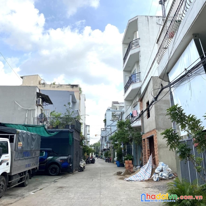 Bán nhà,lê trọng tấn, tân phú, 2 tầng, gần 100m2,ngang 5.5m,xe tải thông, chỉ 5 tỷ x.