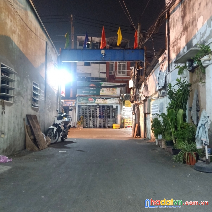 53m2 - 3 tầng đúc - 4 tỷ nhỉnh - ngang gần 5m  
vị trí: sát chợ thống nhất,bv hồng đức, 40m ra