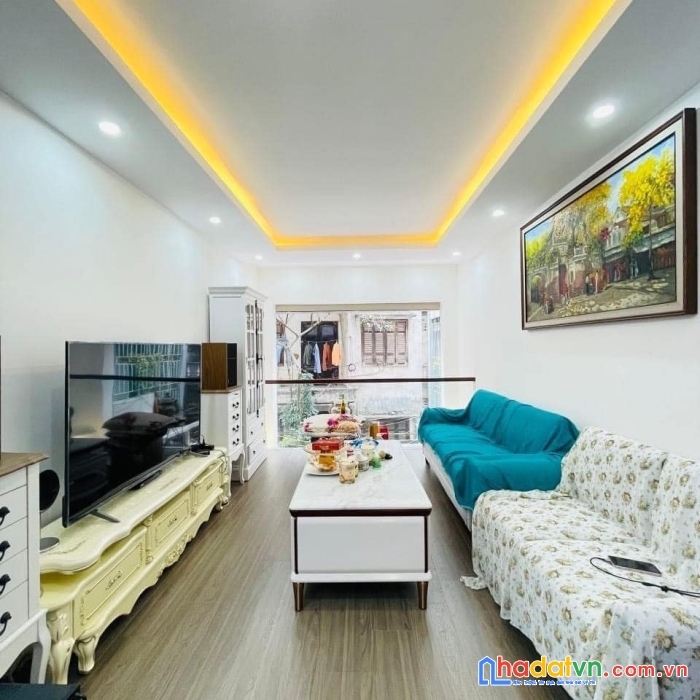 (cực phẩm !!! xem ngay)  nhà nhỉnh 5 tỷ dân tự xây đống đa, cách ô tô vài bước chân, trước nhà