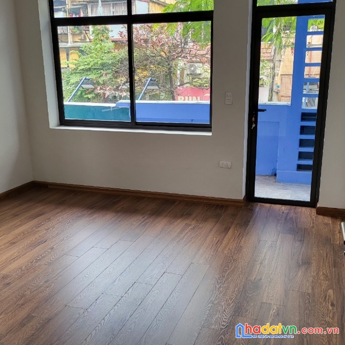 Bán căn góc mặt phố thái thịnh-đống đa, dt40m2 x 5t, mt4,5 m.. 0338080356