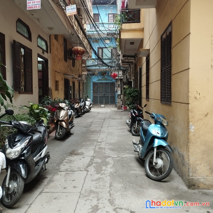 Bán nhà đường trương định 35m2, 3 tầng, mặt tiền 5.2m giá bán 2.3 t