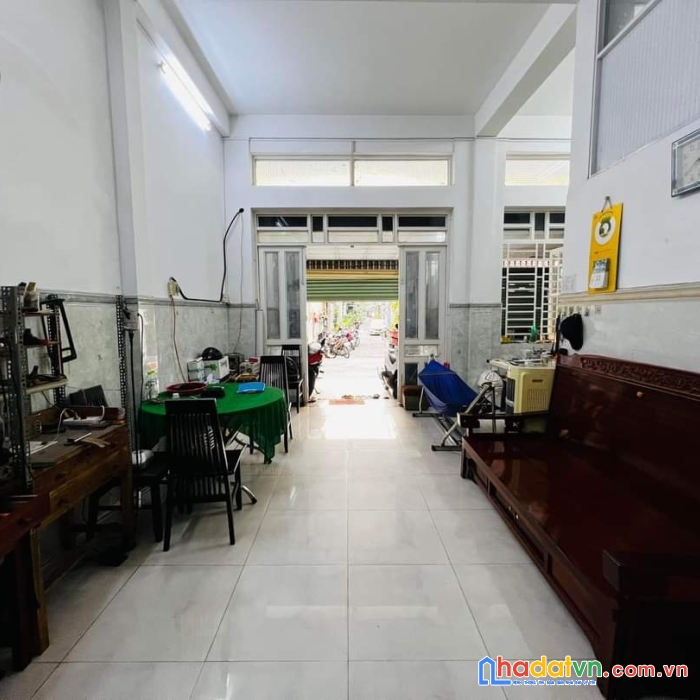 Hxh thông đường số 4, sát ql1a, gần tân kỳ tân quý, ngang khủng 8m, shr vuông vức, nhà đẹp 3tầng