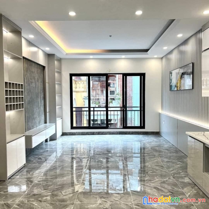 Bán nhà phạm ngọc thạch, đống đa, lô góc, thang máy, 45m2 6t mt5m, giá 8.3 tỷ