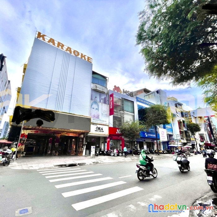 Bán nhà mặt tiền sư vạn hạnh mall - ba tháng hai, dt: 8x17m, 5t, cho thuê  400tr/tháng, 82 tỷ