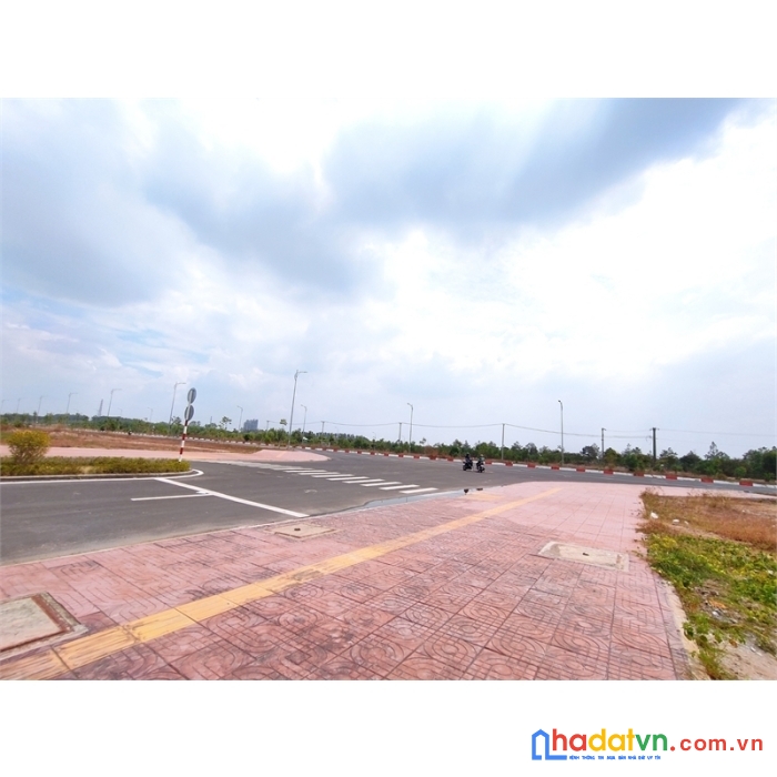 Cần tiền bán gấp lô đất thổ cư shr sát sân bay long thành, giá 1ty9/nền 100m2