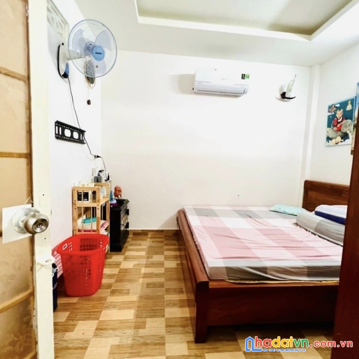 Bán nhà đường láng-28m-5tầng-trung tâm-tiện ích-lô góc-oto cách 10m-ngõ thông-giá 3tỷ