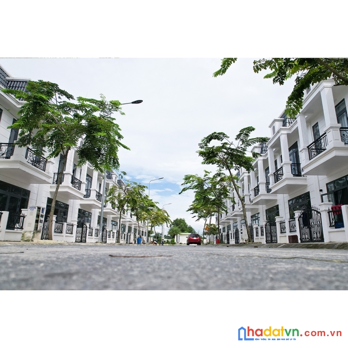 Nhà phố compound ngay bưu điện tân uyên, sổ hồng hoàn công, có ưu tiên trả góp
