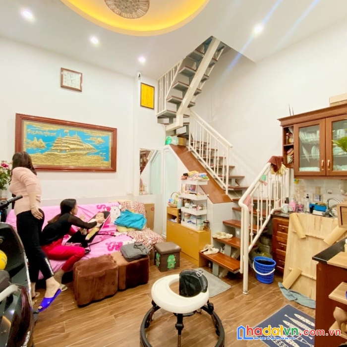 Nhà đẹp 4 tầng - gần phố 30m ra ôtô 3 ngủ hơn 2 tỷ phố thái hà trung tâm quận đống đa.