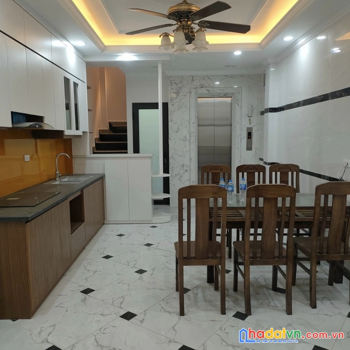 Bán nhà lê văn lương cầu giấy 40m 5 tầng 4 ngủ ngõ thông gần ô tô ở ngay nhỉnh 5 tỷ 0975124520