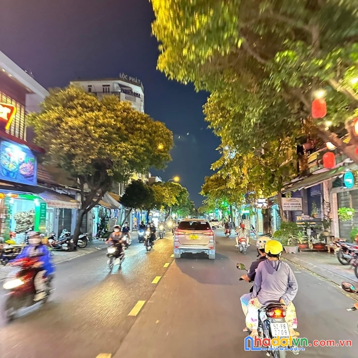 Bán nhà mặt tiền khuông việt giao trịnh đình trọng, dt: 4.5x14.5m, 4 tầng, 5 pn, giá : 12.3 tỷ (tl)