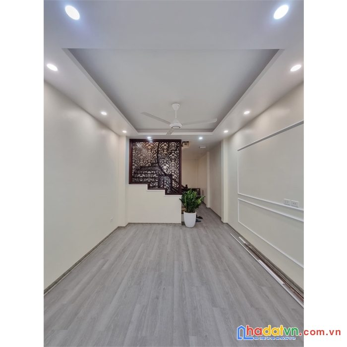 Bán nhà mới phố vũ trọng phụng, ở luôn dtxd35m2 x 5 tầng, mt5m. 4.3 tỷ.