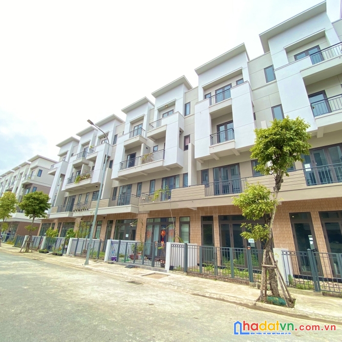 Bán đất tặng nhà 4 tầng giữa trung tâm tp từ sơn.buôn bán kinh doanh sầm uất.