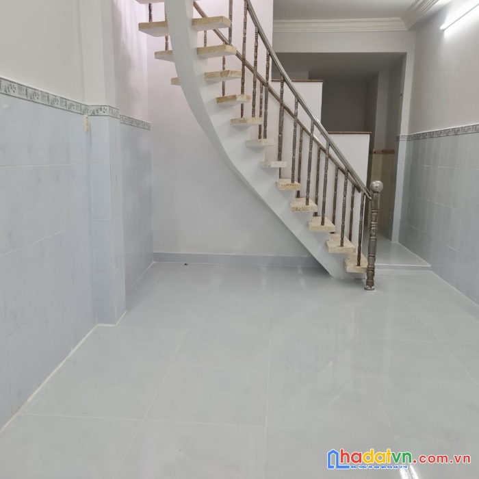 Cần tiền bán gấp nhà hẻm đường 100 bình thới, phường 11, quận 11.
