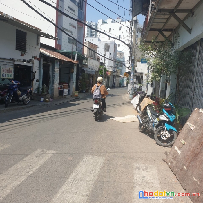 Hẻm xe tải thông đường lý thánh tông, sát tô hiệu, lũy bán bích, hòa bình, giáp q6 q11 sổ vuông