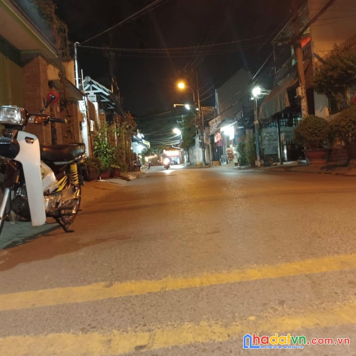 Hiếm- nhỉnh 2 tỳ- nhà 2 tầng- hẻm xe hơi- ngang 5,5m-sổ hồng riêng- ngay trung tâm q9