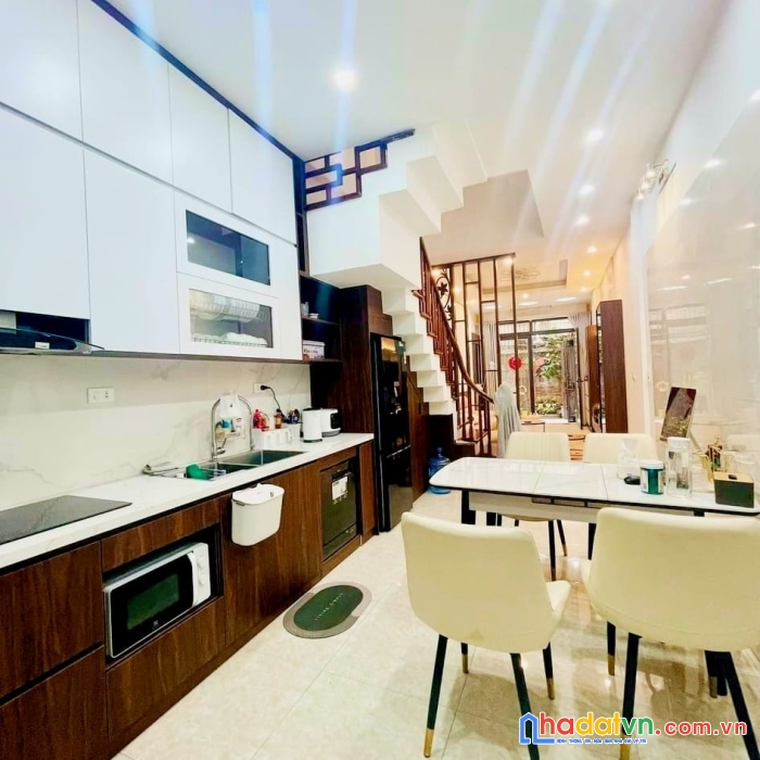 Bán nhà phố 360 xã đàn ôtô đậu cổng - nhà đẹp nội thất xịn - 2 mặt thoáng - diện tích rộng ô tô