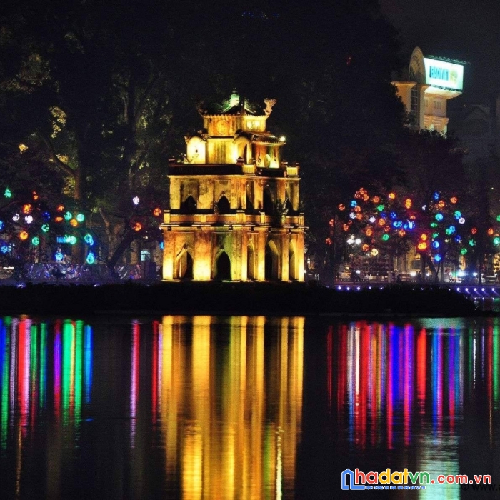 Cổ vật mặt phố hàng bè, mặt tiền 13m, cách hồ gươm 100m, hiếm, độc.