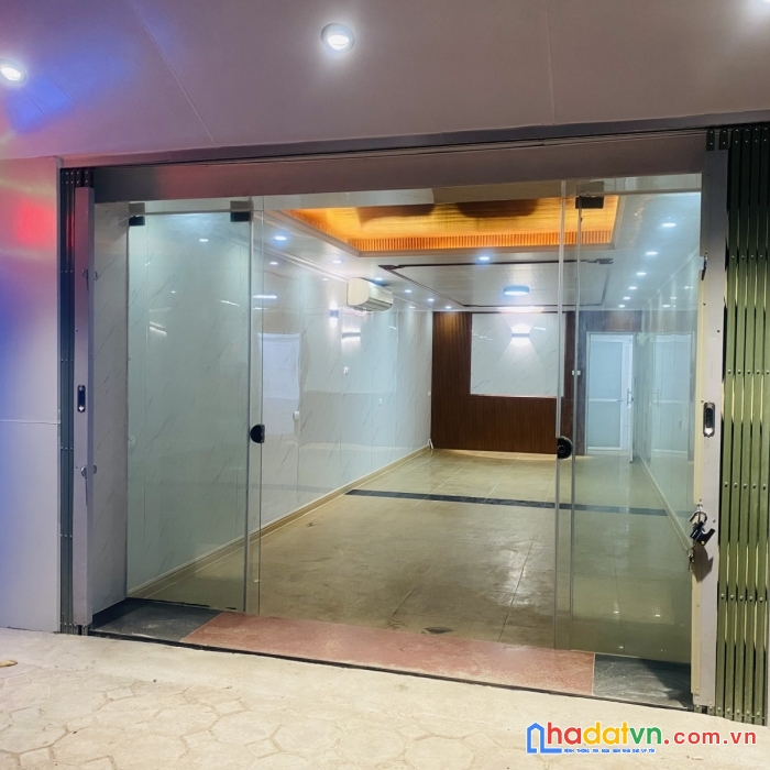 Bán nhà tập thể tầng 1, kinh doanh sầm uất, ô tô tránh, giá chào 2,9 tỷ.