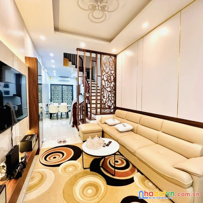 Bán nhà khâm thiên-nhà đẹp sẵn ở vài bước chân ra ô tô-mặt trước mặt sau ánh nắng ngập tràn