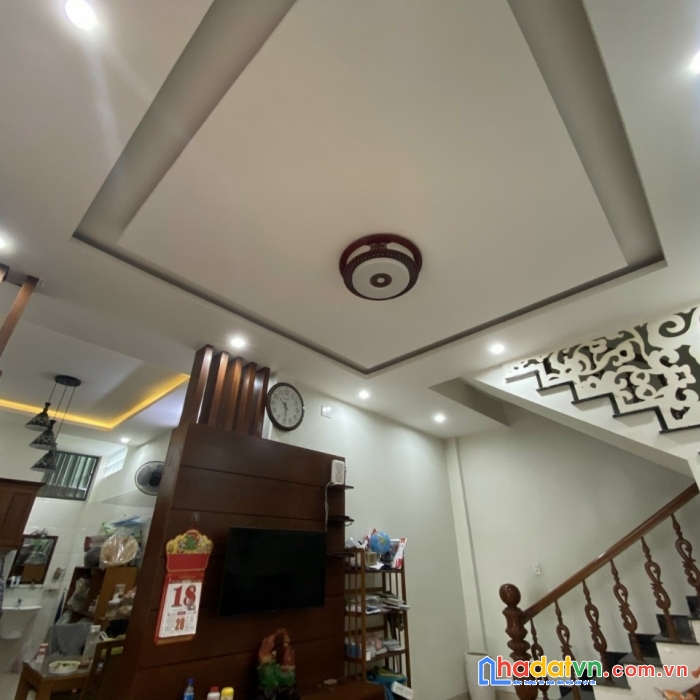 Nhà 2 tầng hải châu, kiệt 2 ô tô quay đầu, gần mặt tiền, ngang 9m, chỉ hơn 3 tỷ