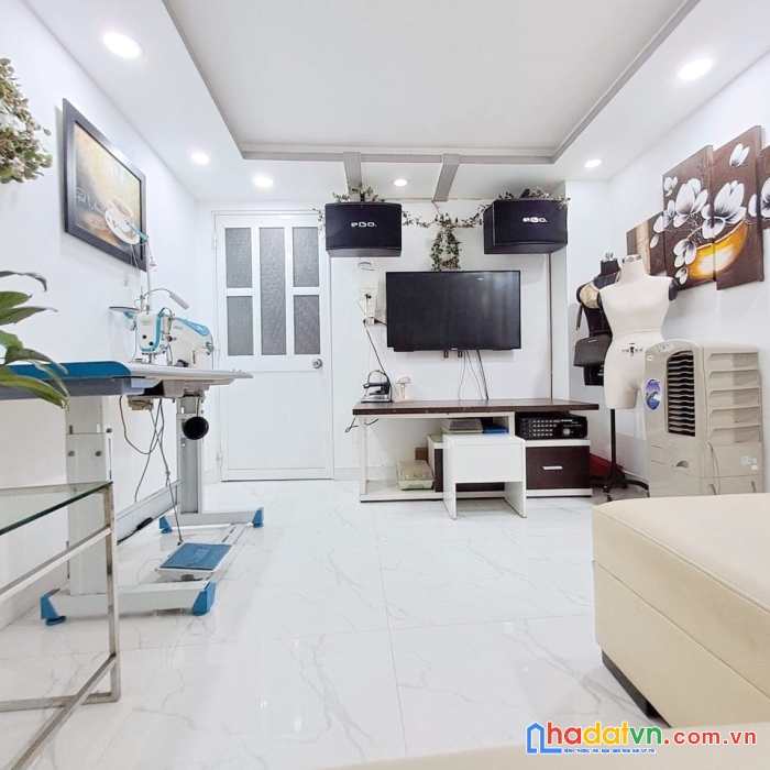 Nhà mới 3 tầng hẻm thông đường hưng phú p9-q8 giá: 3,5tỷ tl