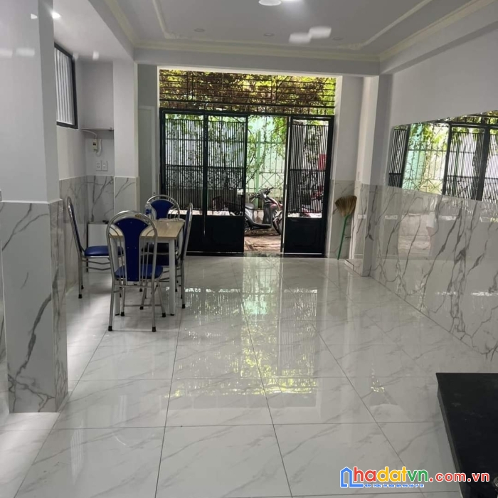 Phú nhuận- hxh vào nhà, gần mặt tiền, 33m2, nhà 2 tầng mới đẹp ở ngay, nhỉnh 4 tỷ