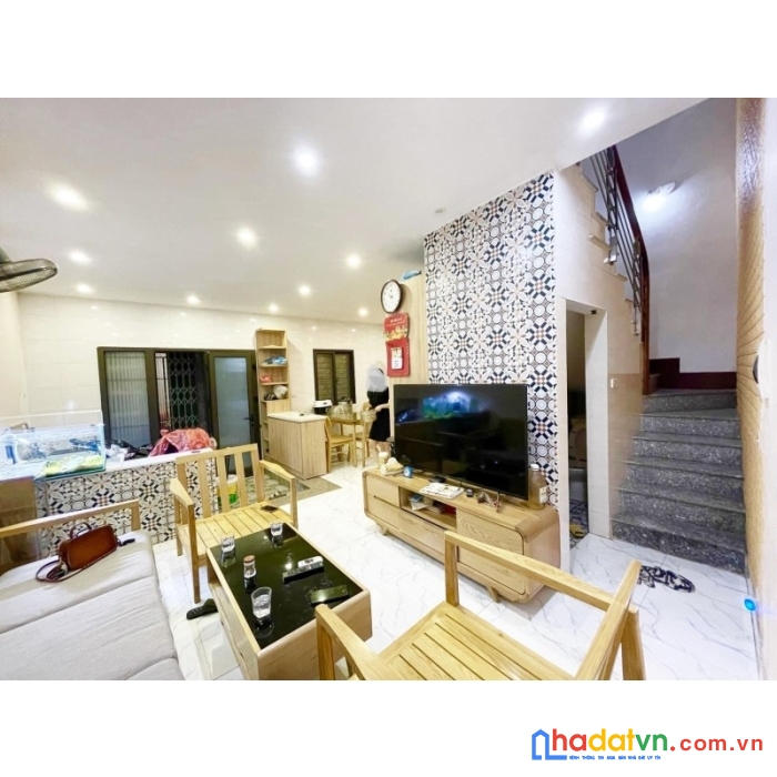 Bán nhà ngõ 72 nguyễn trãi 26m 5 tầng gần royal city ngõ thông gần phố nhỉnh 3 tỷ lh0975124520