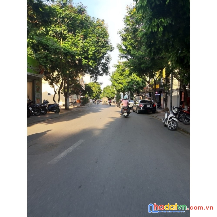 Bán đất trâu quỳ, gia lâm, hà nội. dt 52m2. mt 4m, đất vuông vắn. ô tô 7 chỗ vào nhà. lh 0989894845