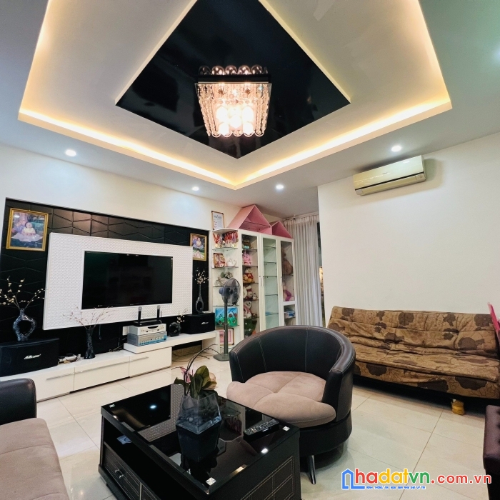 Cho thuê nhà phố 6b intresco, nội thất đầy đủ, giá 20 triệu, lh: 0902277579