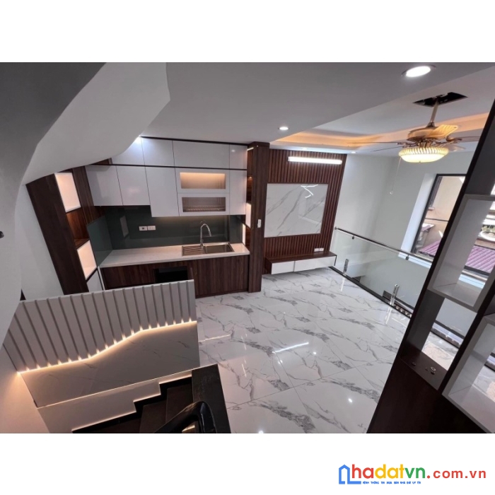 Cần bán nhà ngõ 9x phố nguyễn sơn long biên 4,9 tỷ diện tích 34 m2 mặt tiền 4,6 m