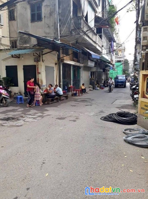 3 tỷ - nhà 30 bưởi - ba đình - 20m ra oto tránh - ngõ thông kinh doanh - 30m
